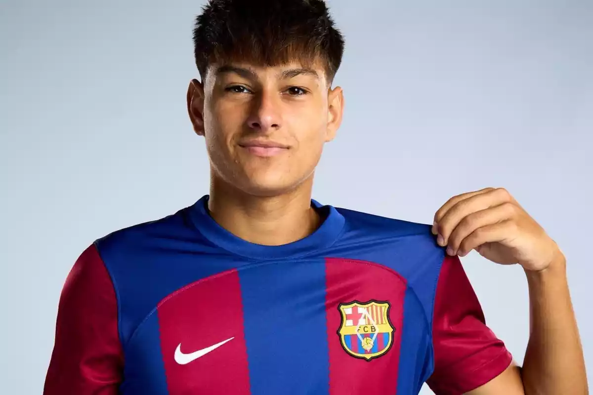 Brian Fariñas posant amb la samarreta del FC Barcelona Brian Fariñas posant amb la samarreta del FC Barcelona