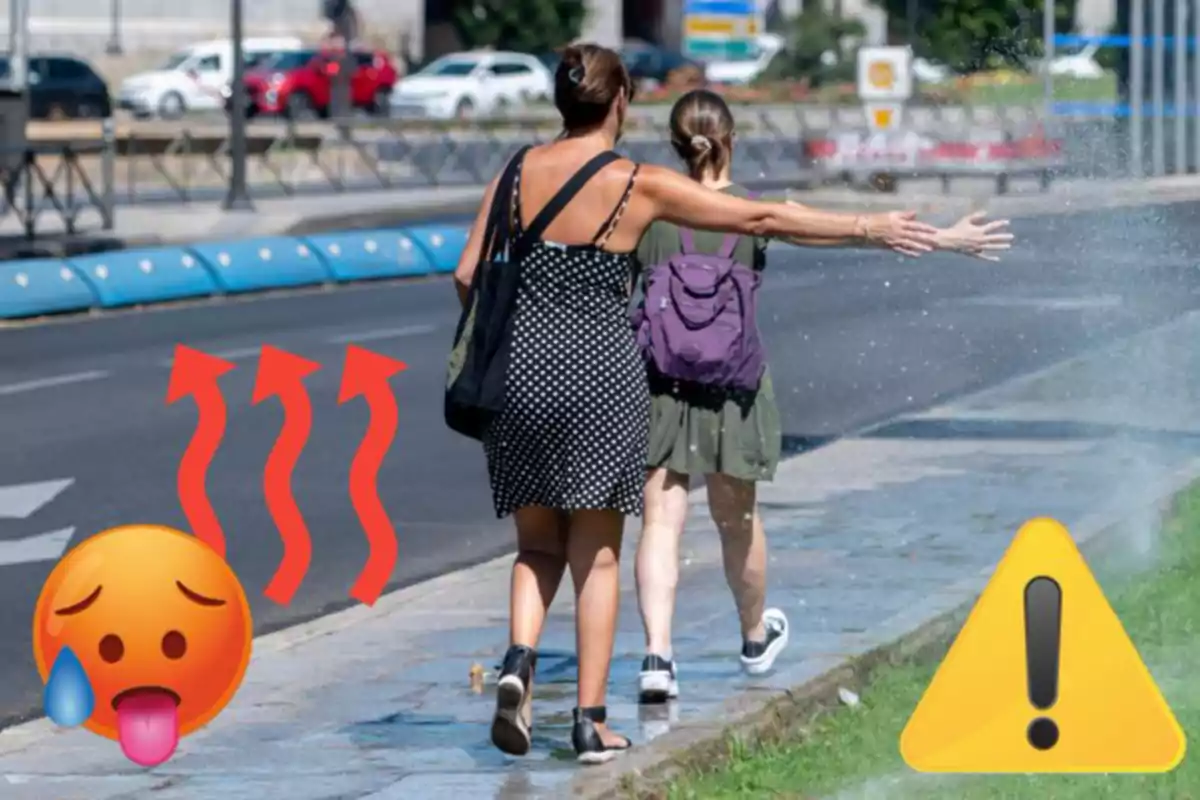Dues persones caminant per la vorera mentre un aspersor d'aigua les mulla en un dia calorós, amb emojis que representen calor i precaució. Dues persones caminant per la vorera mentre un aspersor d'aigua les mulla en un dia calorós, amb emojis que representen calor i precaució.