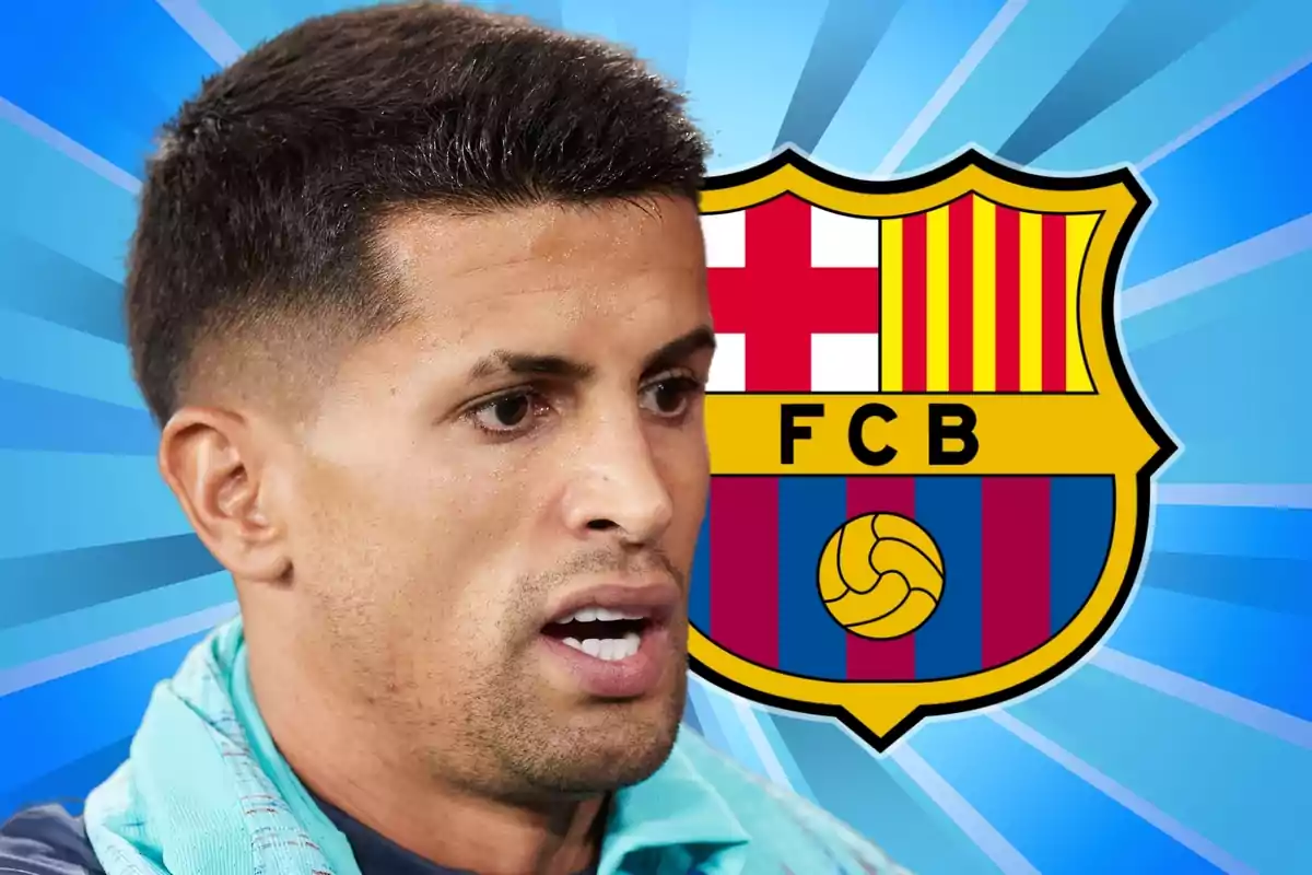 Un home amb expressió seriosa davant de l'escut del FC Barcelona. Un home amb expressió seriosa davant de l'escut del FC Barcelona.