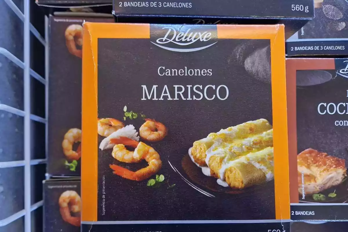 Canelons de marisc de Lidl a la nevera del supermercat