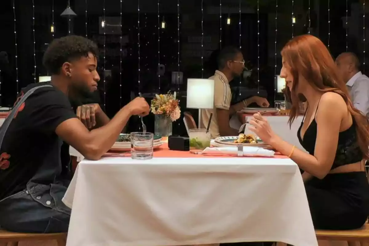 Captura de Jawo i Laura sopant a 'First Dates'