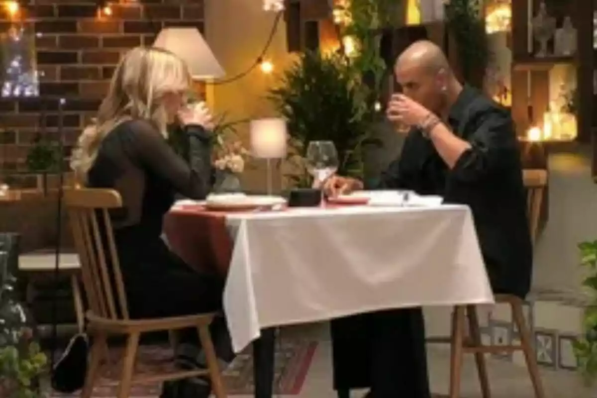 Captura de Xerxes i Patrícia sopant a 'First Dates'