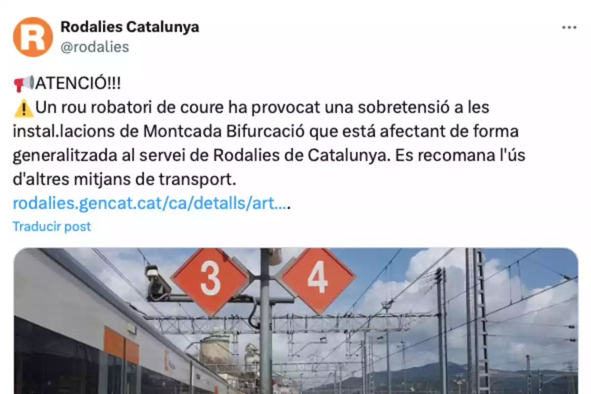 Captura d'un tweet de Rodalies de Catalunya informant de la incidència al servei Captura d'un tweet de Rodalies de Catalunya informant de la incidència al servei