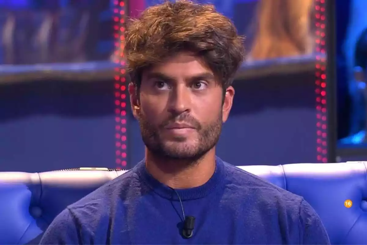 Rodri Fuertes rostro serio en el debate de GHVIP8