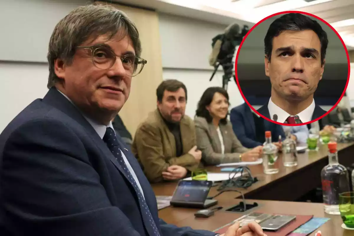 Muntatge de Carles Puigdemont i altres dirigents de Junts amb una foto de Pedro Sánchez