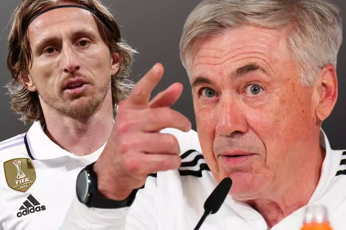 Carlo Ancelotti assenyala amb el dit cap a Luka Modric