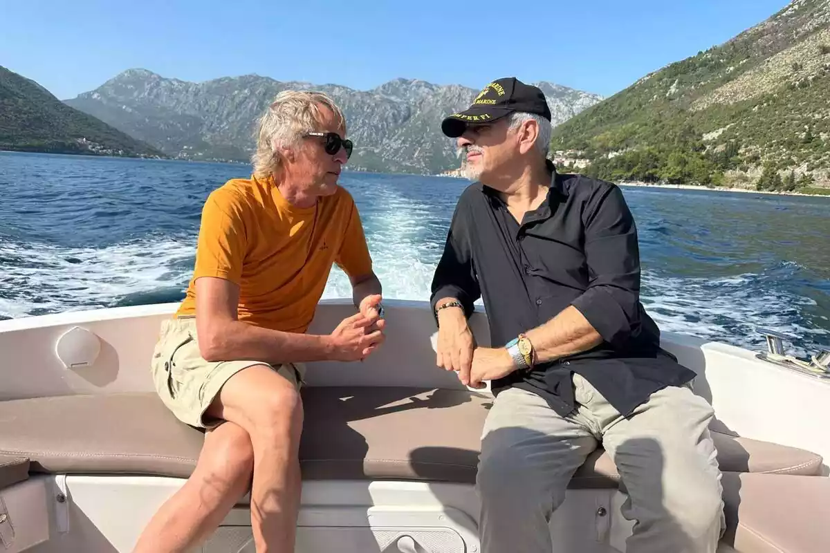 Fotografia de Carlos Sobera amb Jesús Calleja a Planeta Calleja de Cuatro