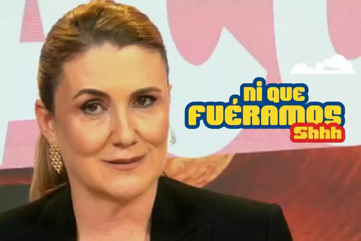 Carlota Corredera amb el cabell recollit i expressió seriosa apareix al costat d'un text acolorit que diu "ni que fóssim Shhh".