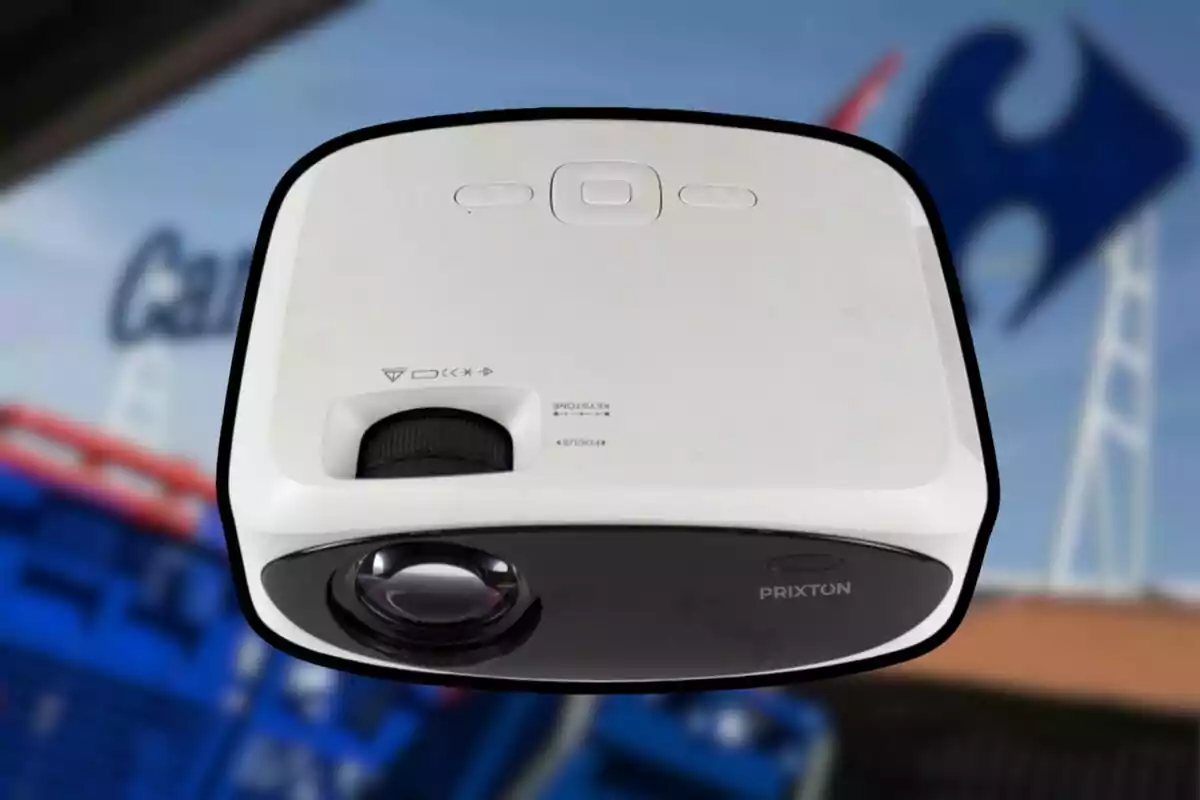Prixton brand black and white projector with a blurred background of a building. Prixton brand black and white projector with a blurred background of a building.