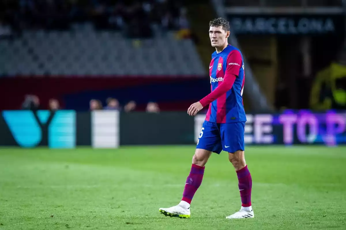 Andreas Christensen walking during an FC Barcelona match