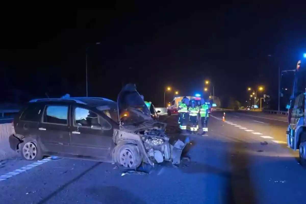 Imatge del cotxe accidentat a la M11 a Madrid el passat 10 d'agost de 2023