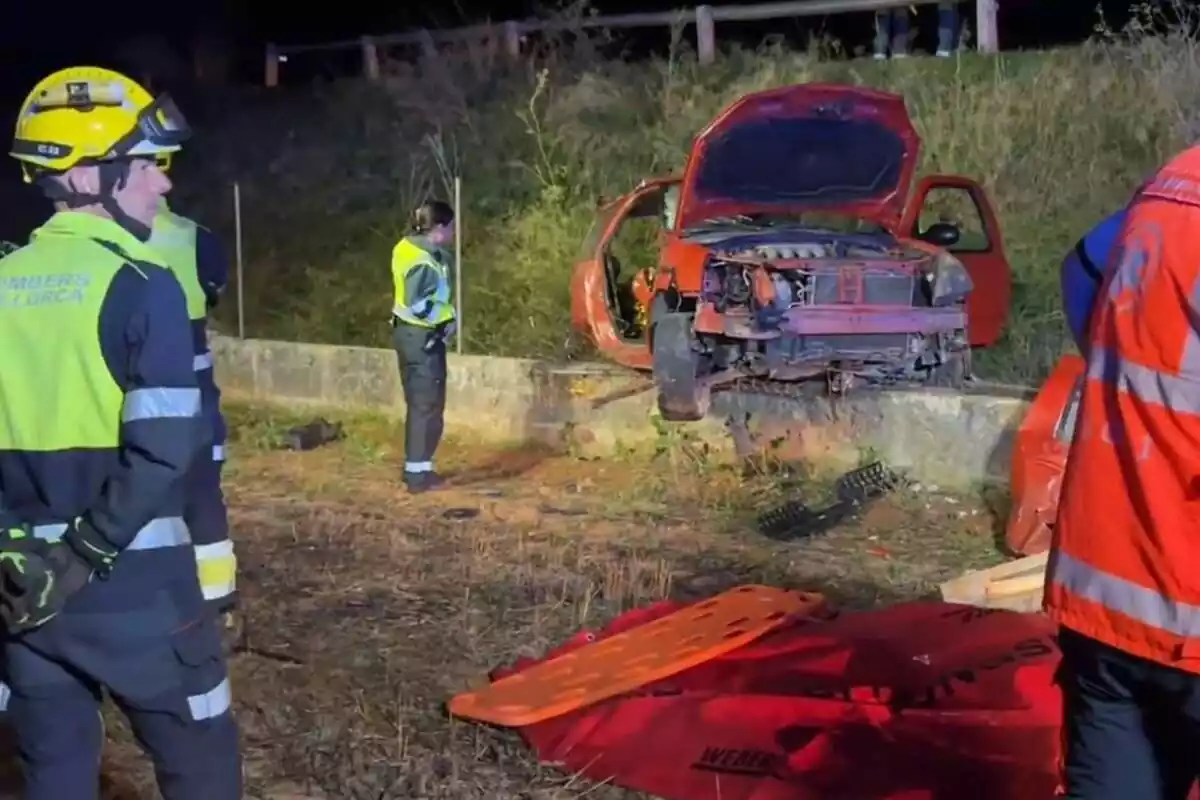 Imatge del cotxe sinistrat a Mallorca on viatjava Joan Fernández, víctima mortal de l'accident