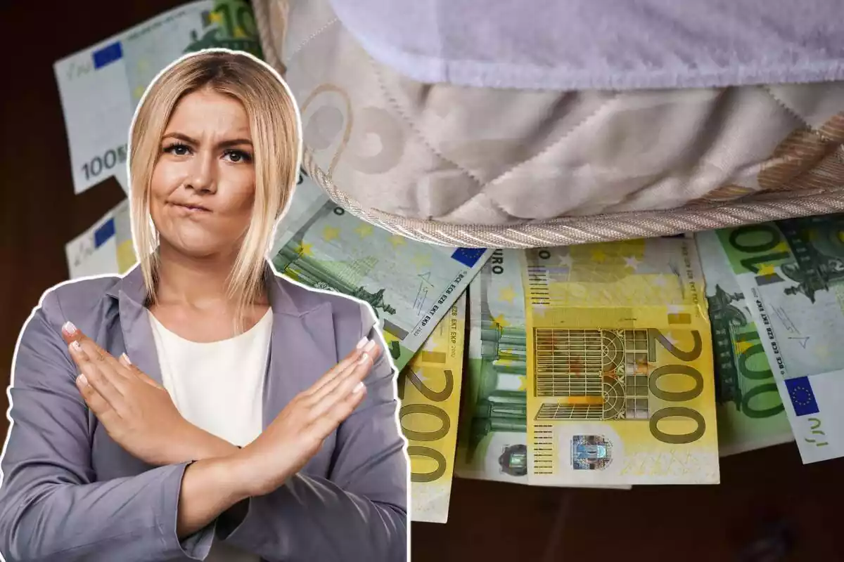 Muntatge amb una dona dient no i un matalàs amb bitllets d'euro