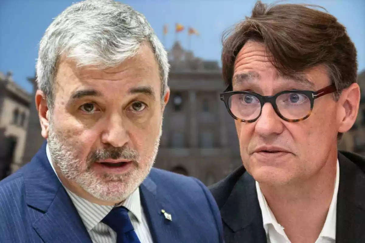 Muntatge amb primer pla de Jaume Collboni i un altre de Salvador Illa amb una imatge difuminada de fons de la façana de l'Ajuntament de Barcelona