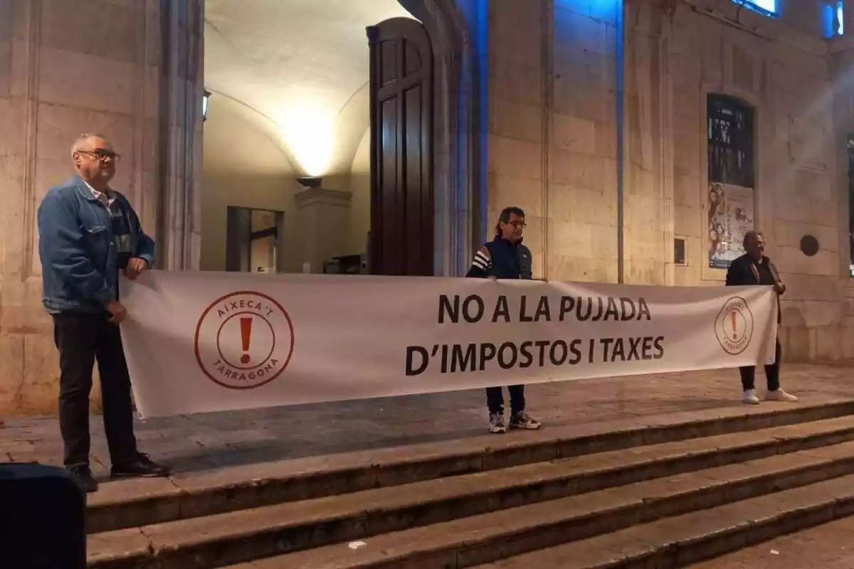 Imatge de la concentració a Tarragona contra la pujada dels impostos