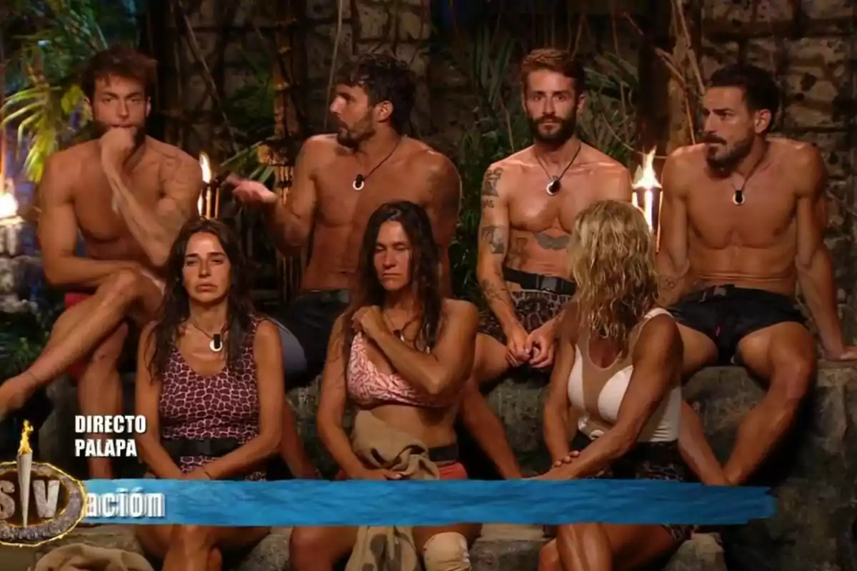 Concursants de 'Supervivientes' asseguts a la palapa Concursants de 'Supervivientes' asseguts a la palapa