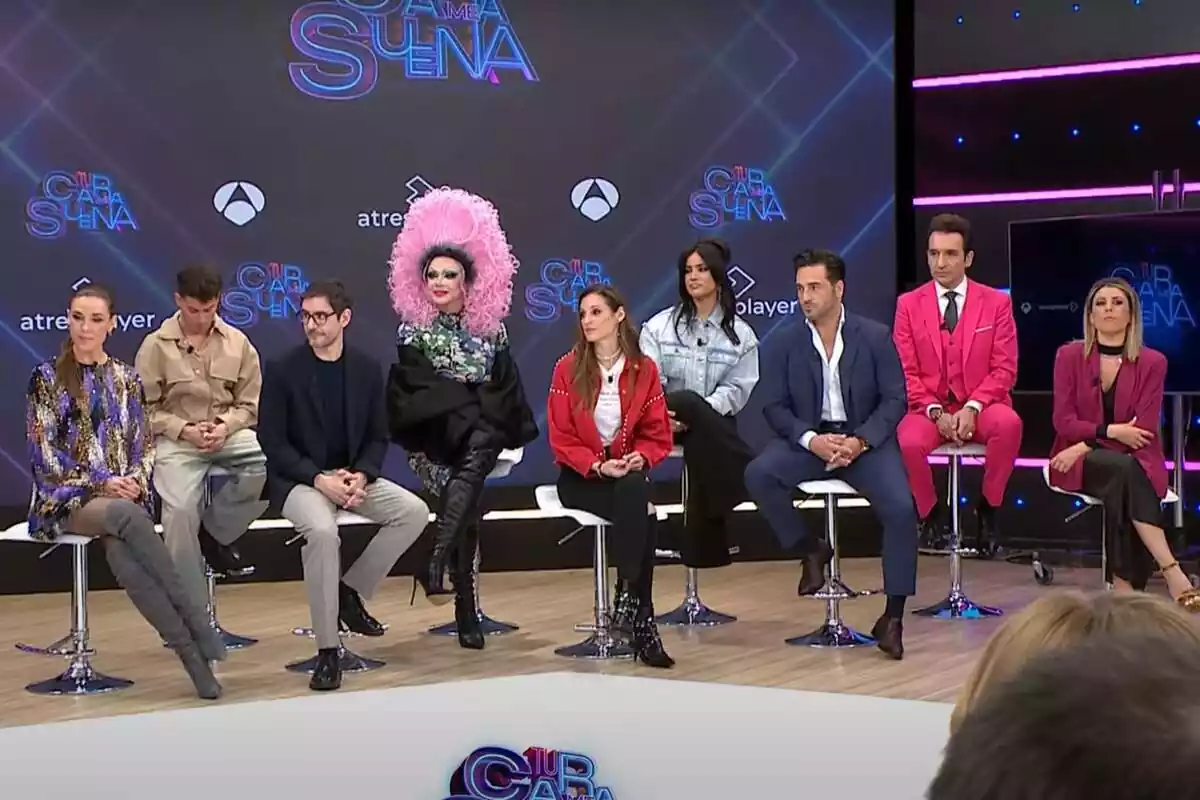 Captura de los concursantes de Tu Cara Me Suena en la rueda de prensa: Juanra Bonet, Raquel Sánchez Silva, Supremme de Luxe, David Bustamante, Conchita, Julia Medina, Raoul, Valeria Ros y Miguel Lago