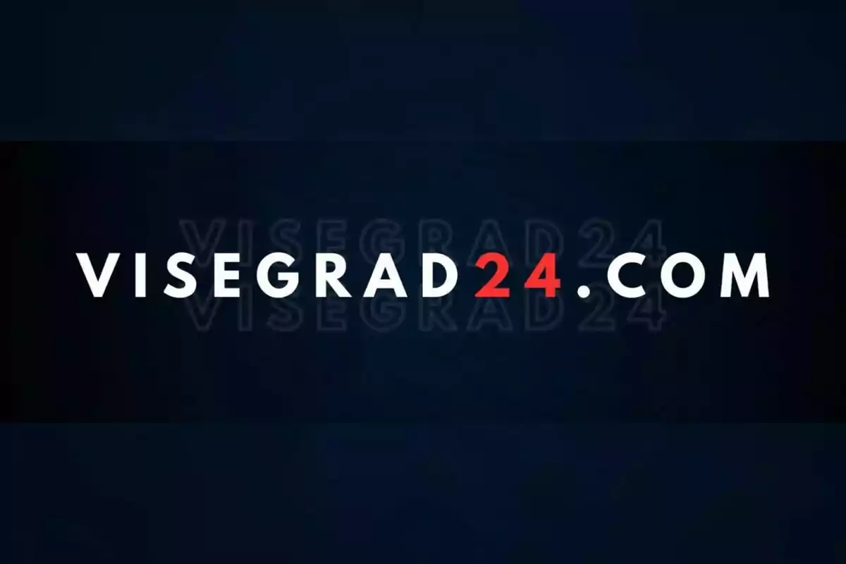 Text en majúscules VISEGRAD24.COM sobre fons fosc amb el número 24 en vermell i la resta en blanc.