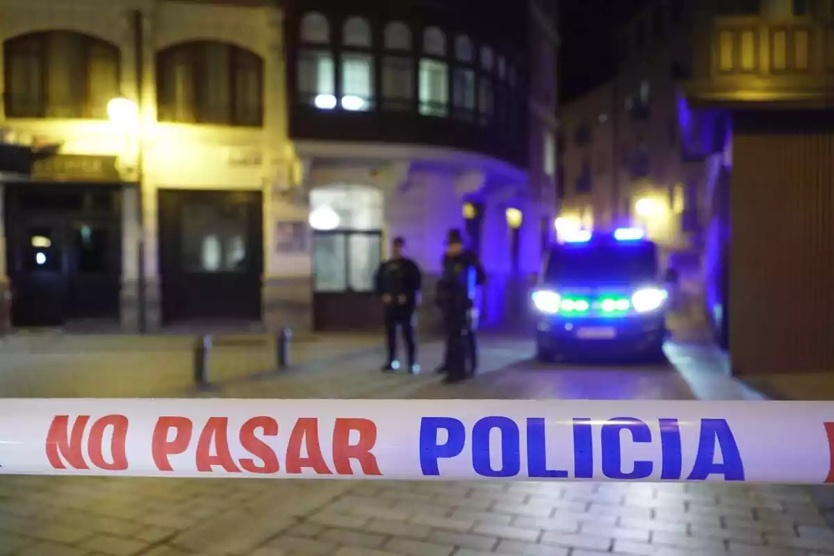 La Policia Nacional blinda la seu del PSOE per una manifestació contra l'amnistia, a 9 de novembre de 2023, a Logronyo, La Rioja
