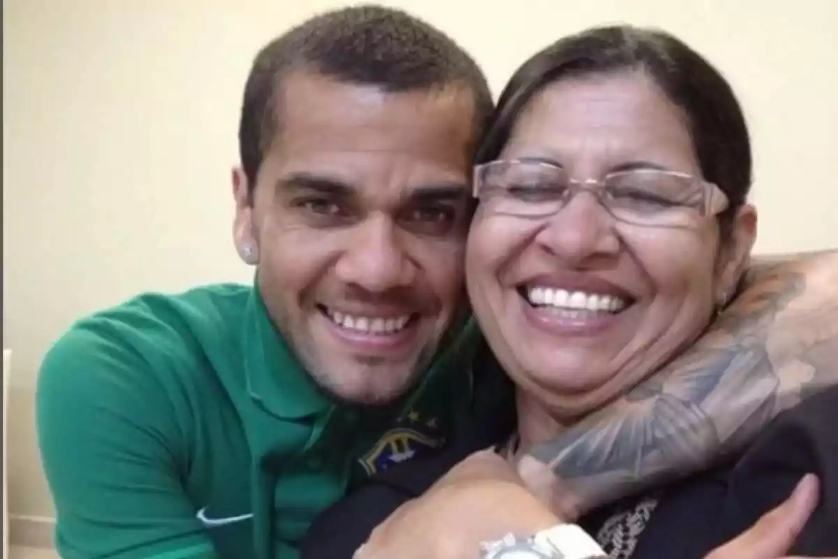 Dani Alves amb la seva mare