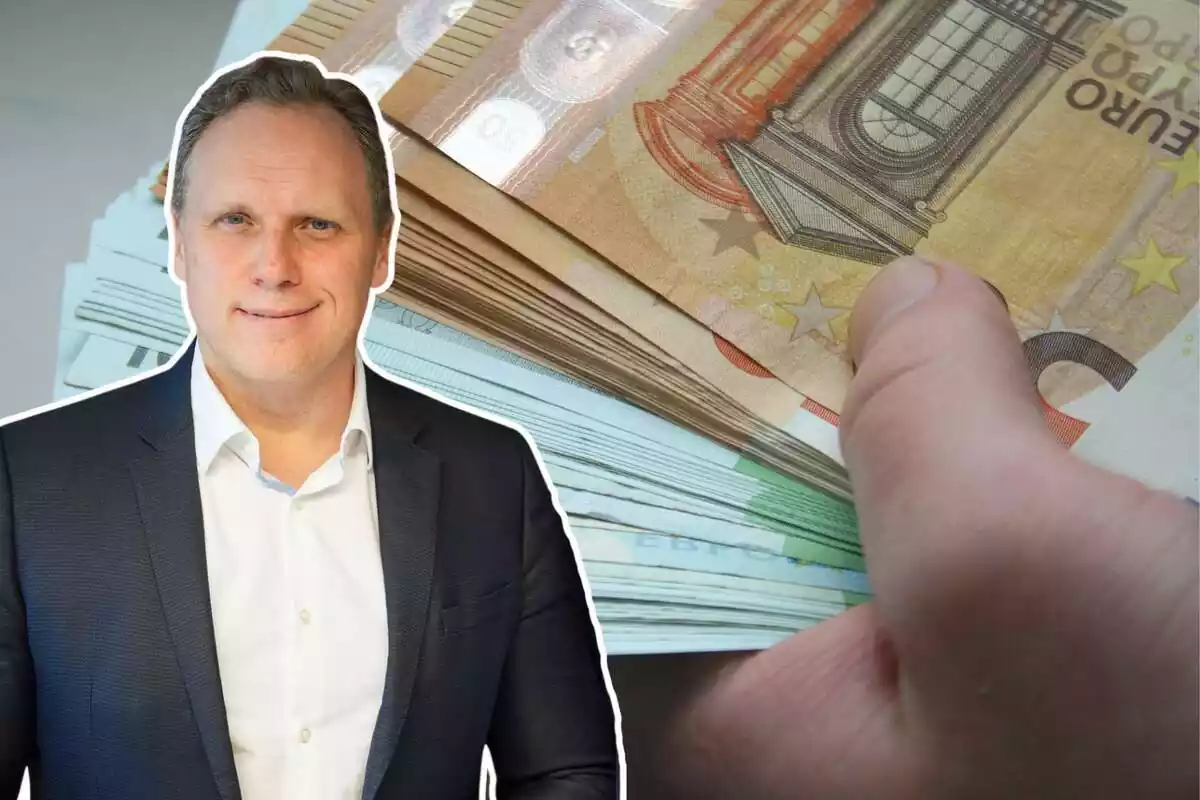 Imatge de l'economisa Daniel LaCalle en primer pla i una altra de bitllets d'euro de fons