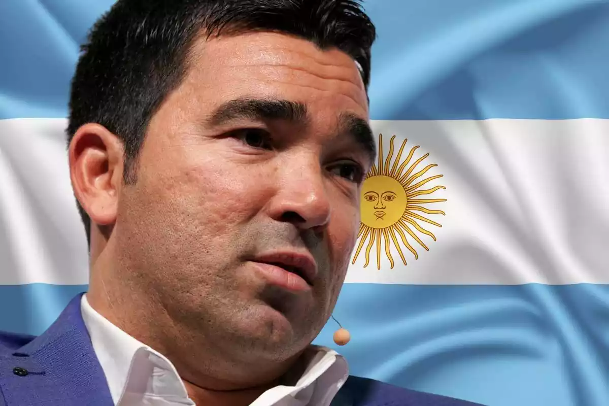 Deco pensant en primer pla sobre una bandera d'Argentina