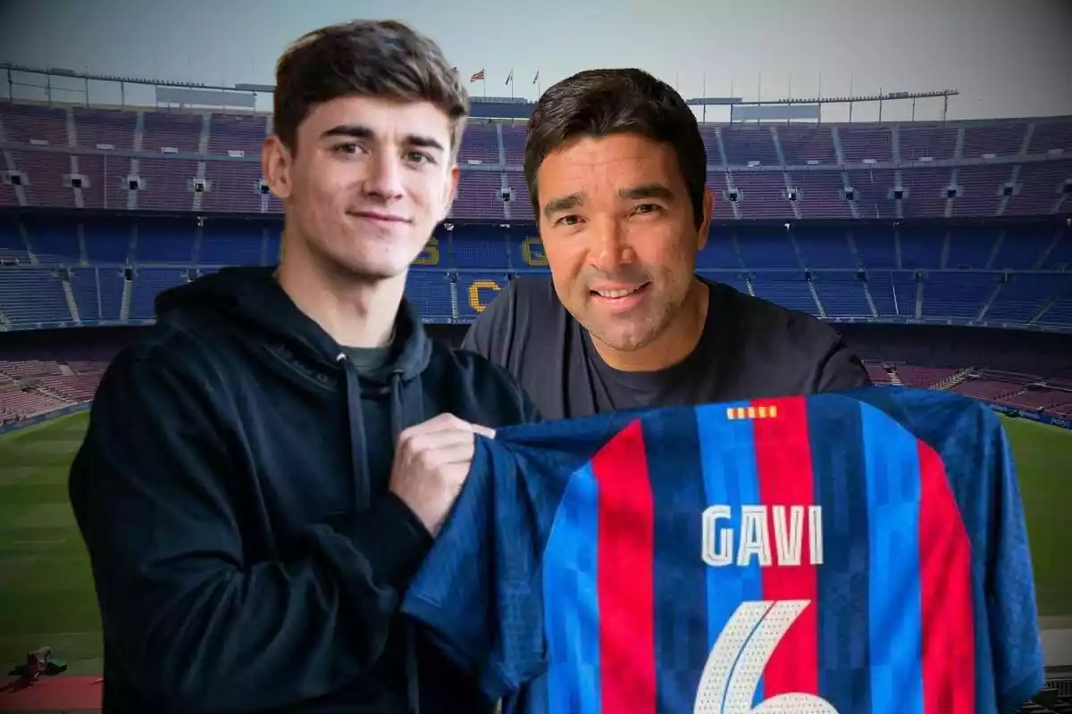 Deco i Gavi posant davant una imatge del Camp Nou amb la samarreta del '6'