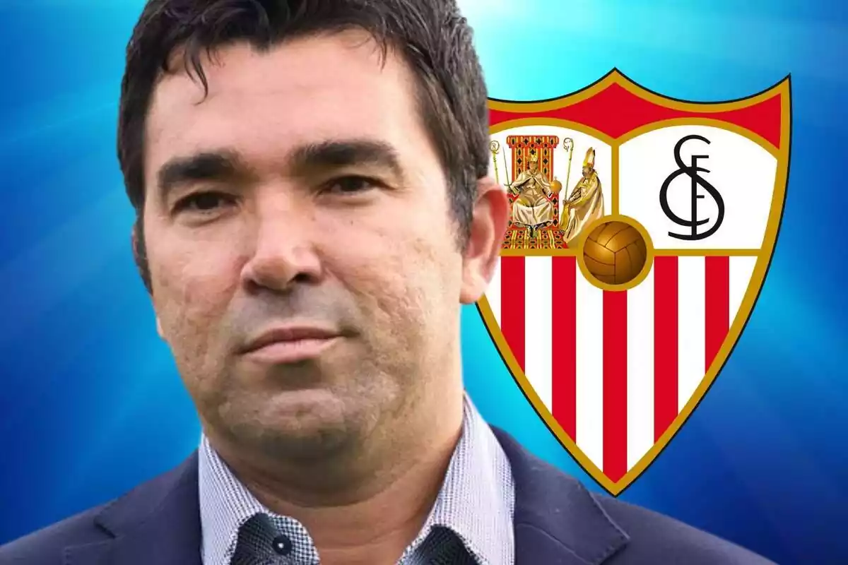 Deco en primer pla amb un escut del Sevilla FC al fons sobre una imatge de color blau