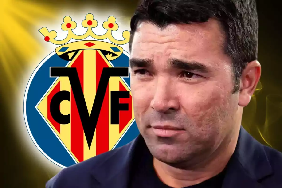 Un home amb expressió seriosa davant de l'escut del Villarreal CF.