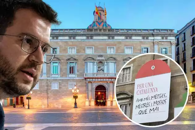 Pere Aragonés al costat de la façana de la Generalitat de Catalunya