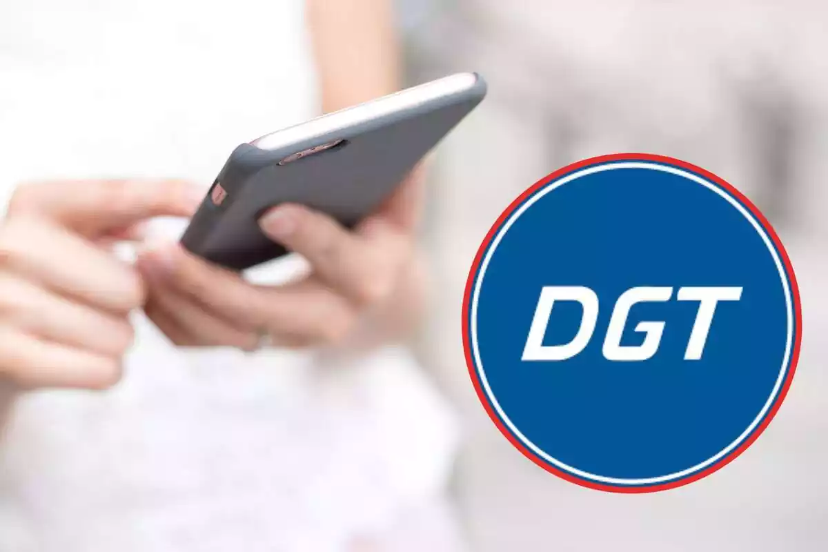 Una dona subjectant un telèfon mòbil i el logotip de la DGT
