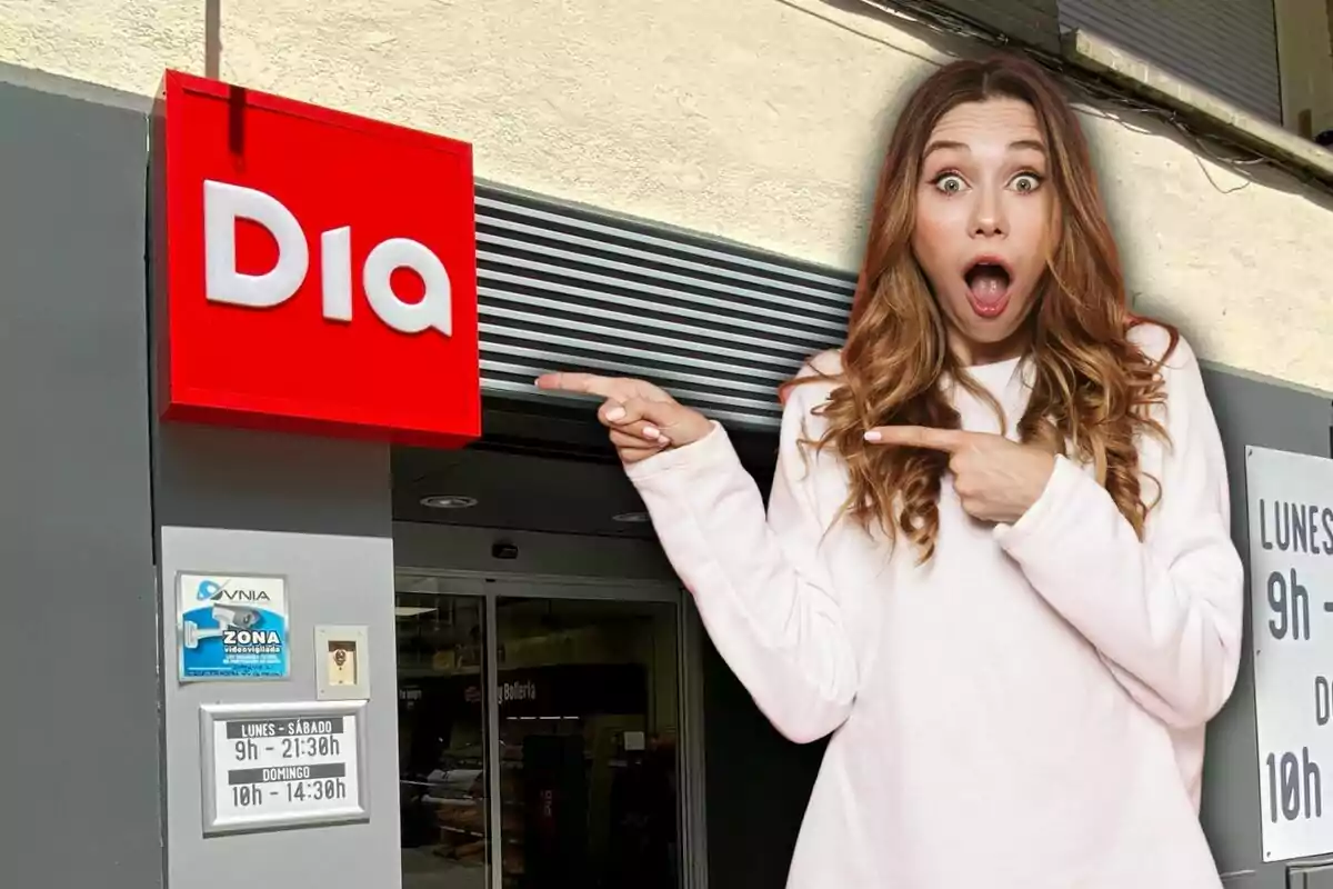 Mujer sorprendida señalando el letrero de una tienda Dia.