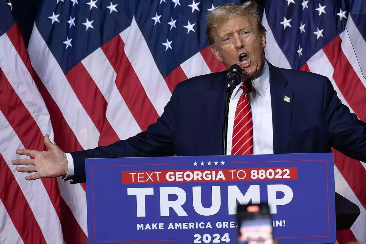 Imatge de Donald Trump fent un discurs