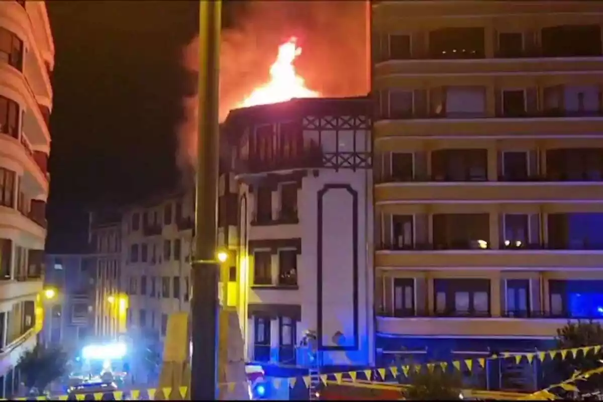 Edifici en flames a Barakaldo