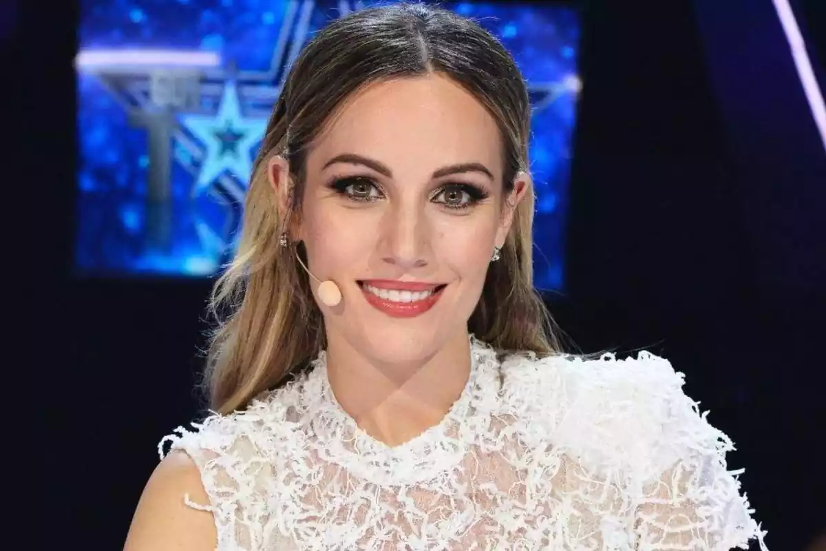 Fotografía de Edurne sonriendo mirando a cámara en Got Talent