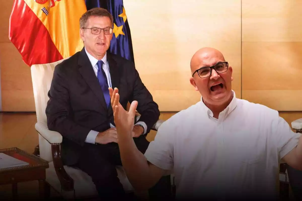 pla mitjà de Xavier Rius amb les mans alçades, la boca oberta i expressió de sorpresa, darrere pla americà del polític Alberto Núñez Feijóo assegut en una cadira, amb les mans recolzades a les cames i parlant amb una expressió facial seria