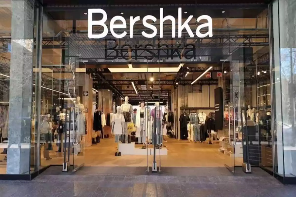 Plànol general d'una botiga Bershka de Madrid