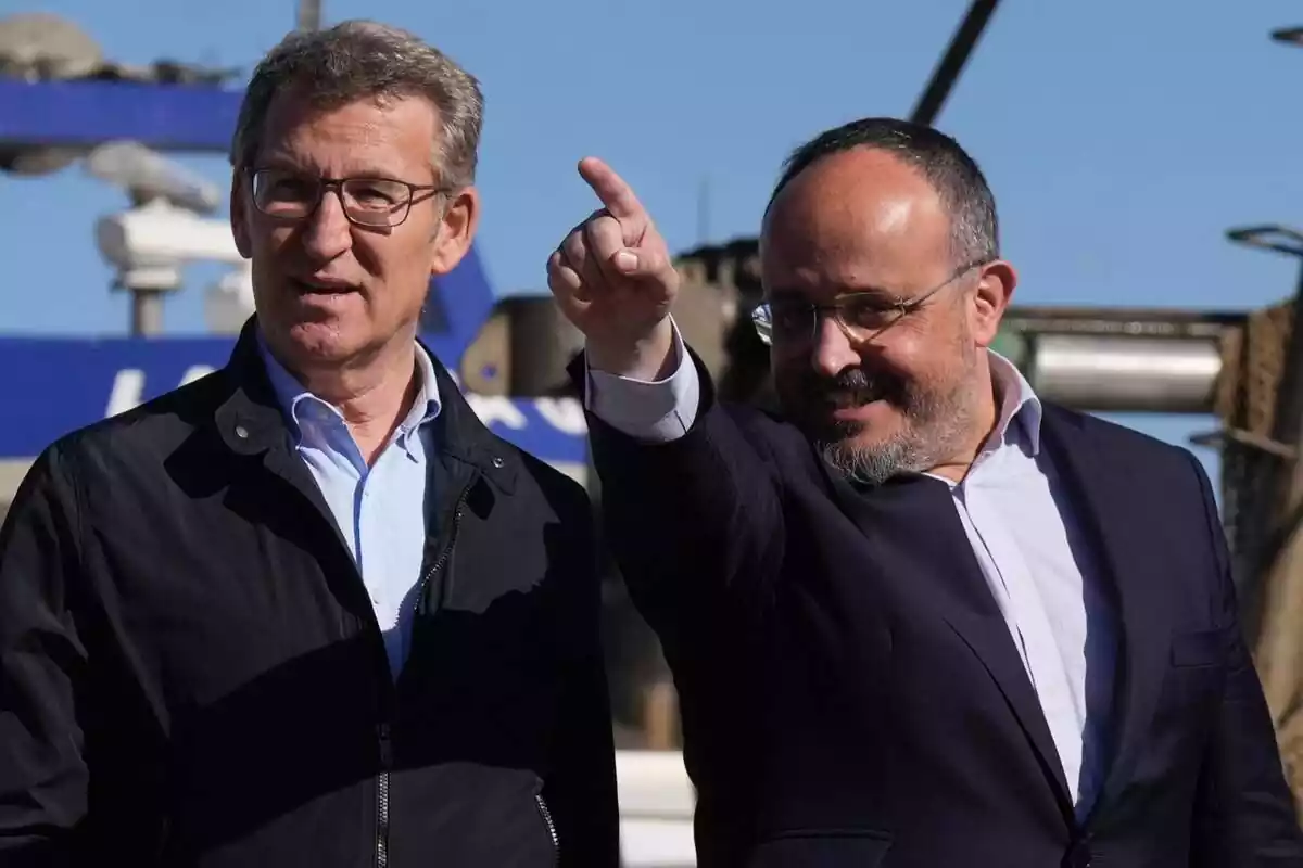 Feijóo i Alejandro Fernández, junts, al Port de Tarragona el 16 d'abril del 2024