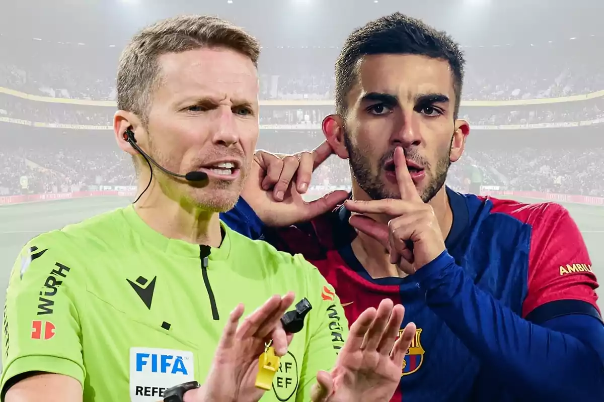 Un àrbitre de futbol amb uniforme verd gesticula mentre un jugador amb uniforme blau i vermell fa un gest de silenci amb el dit als llavis en un estadi ple d'espectadors.