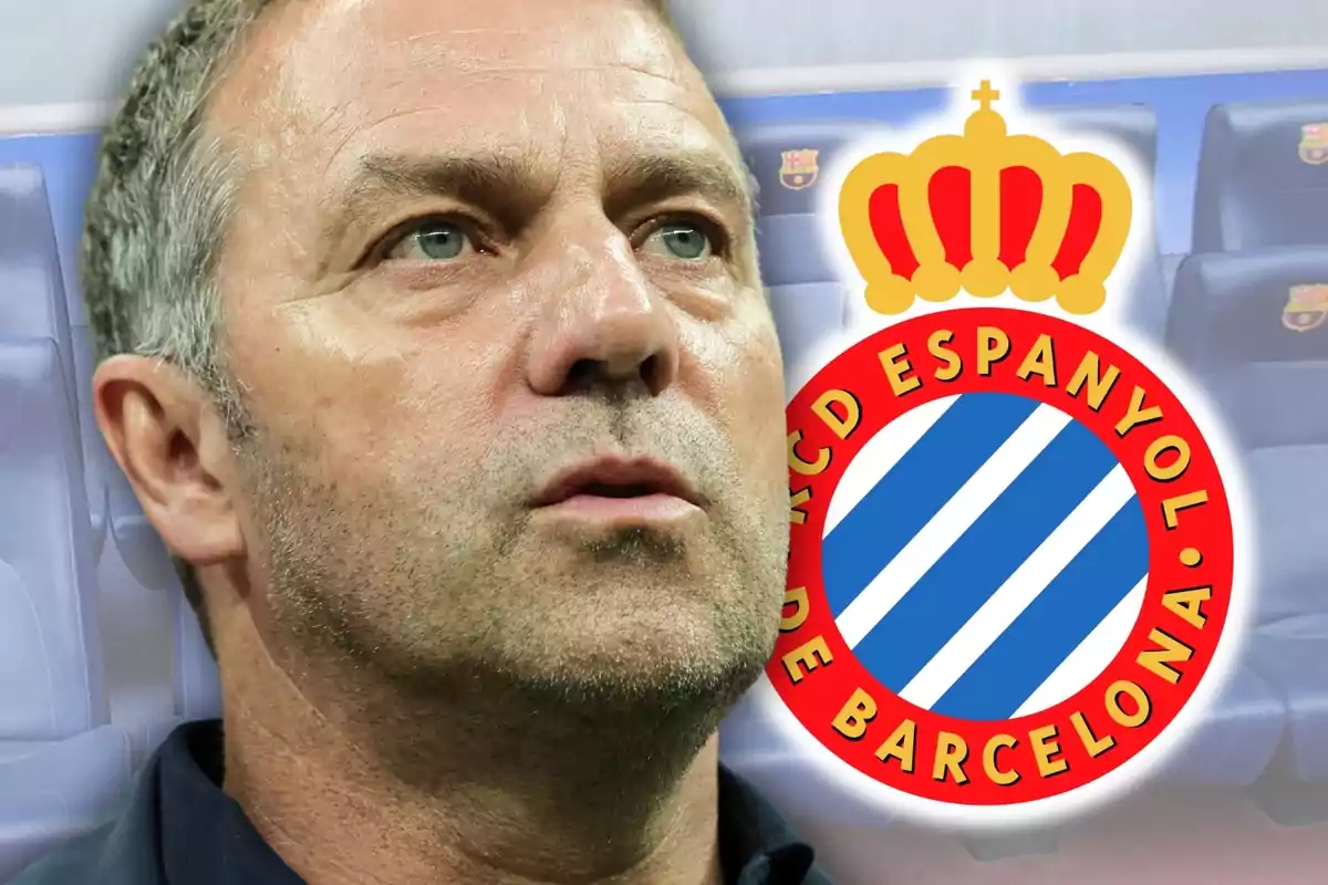 Un home amb expressió seriosa al costat de l?escut del RCD Espanyol de Barcelona.