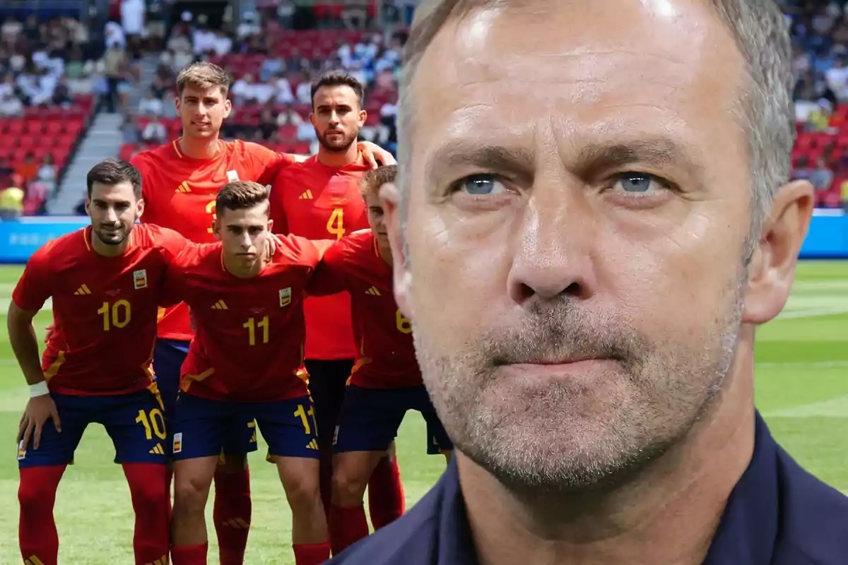 Un grup de jugadors de futbol amb uniformes vermells i un home en primer pla amb expressió seriosa.