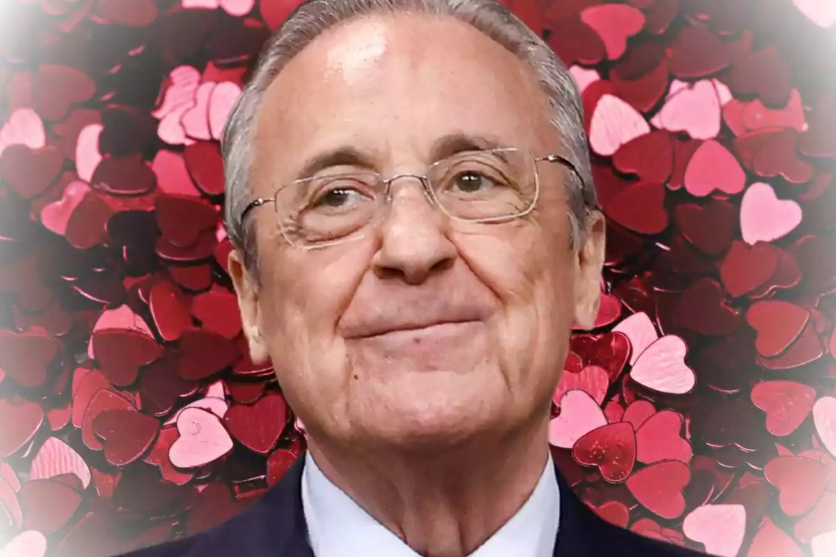 Florentino Pérez amb un mig somriure envoltat de cors de color vermell