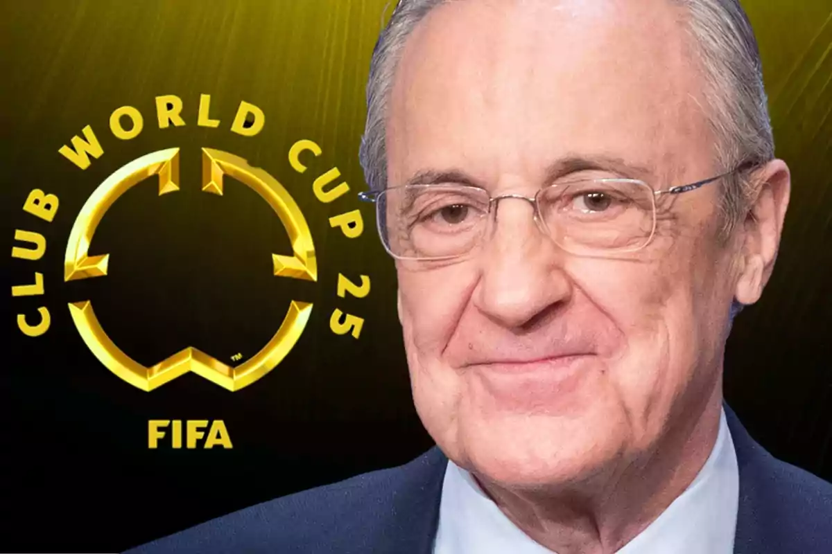 Home gran amb ulleres somriu davant del logotip daurat de la Club World Cup 25 de la FIFA sobre fons fosc