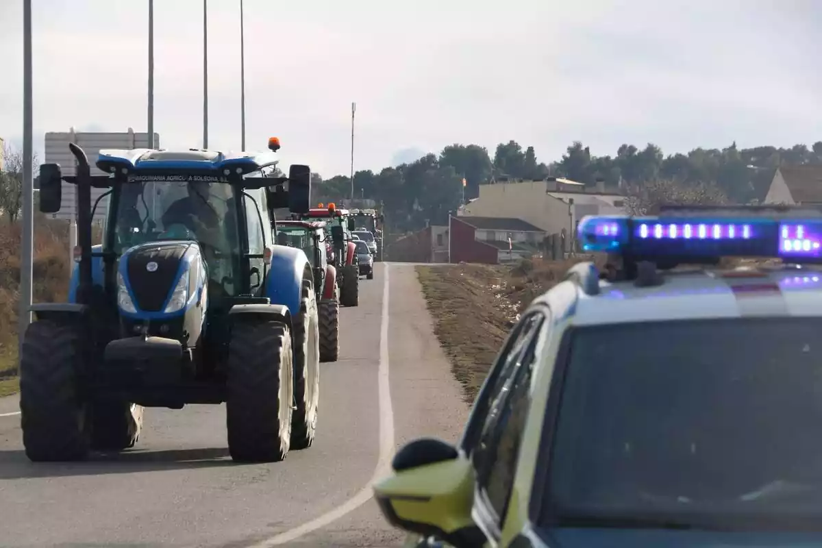 Foto dels agricultors protestant a les carreteres catalanes divendres, 9 de febrer