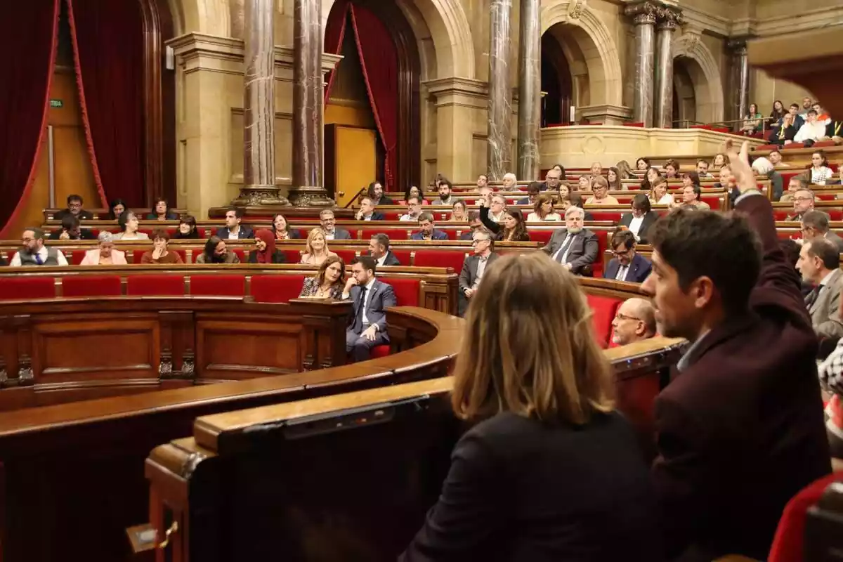 Foto del ple del Parlament de Catalunya mentre es vota el pressupost per al 2024