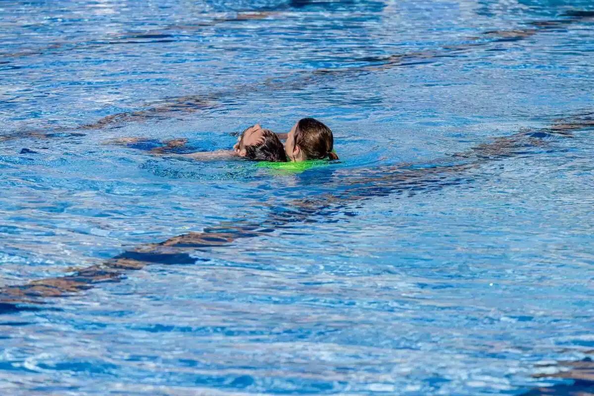 Salvament a una piscina