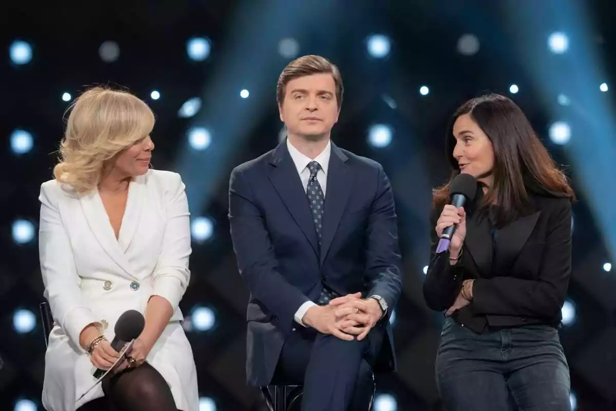 Fotografía de María Eizaguirre, Marc Giró y Laura Folguera en la presentación de La 2