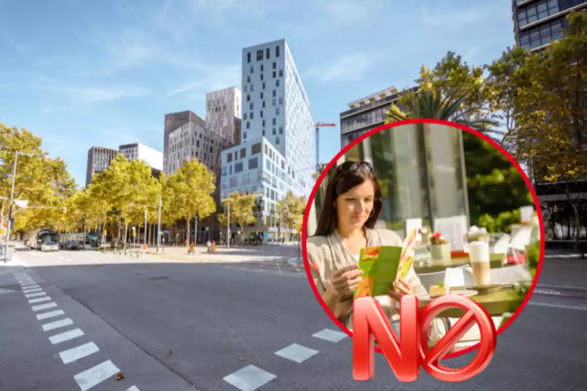 Fotomuntatge amb un fons de Barcelona i una imatge emmarcada d'una dona a una cafeteria amb el senyal de prohibit