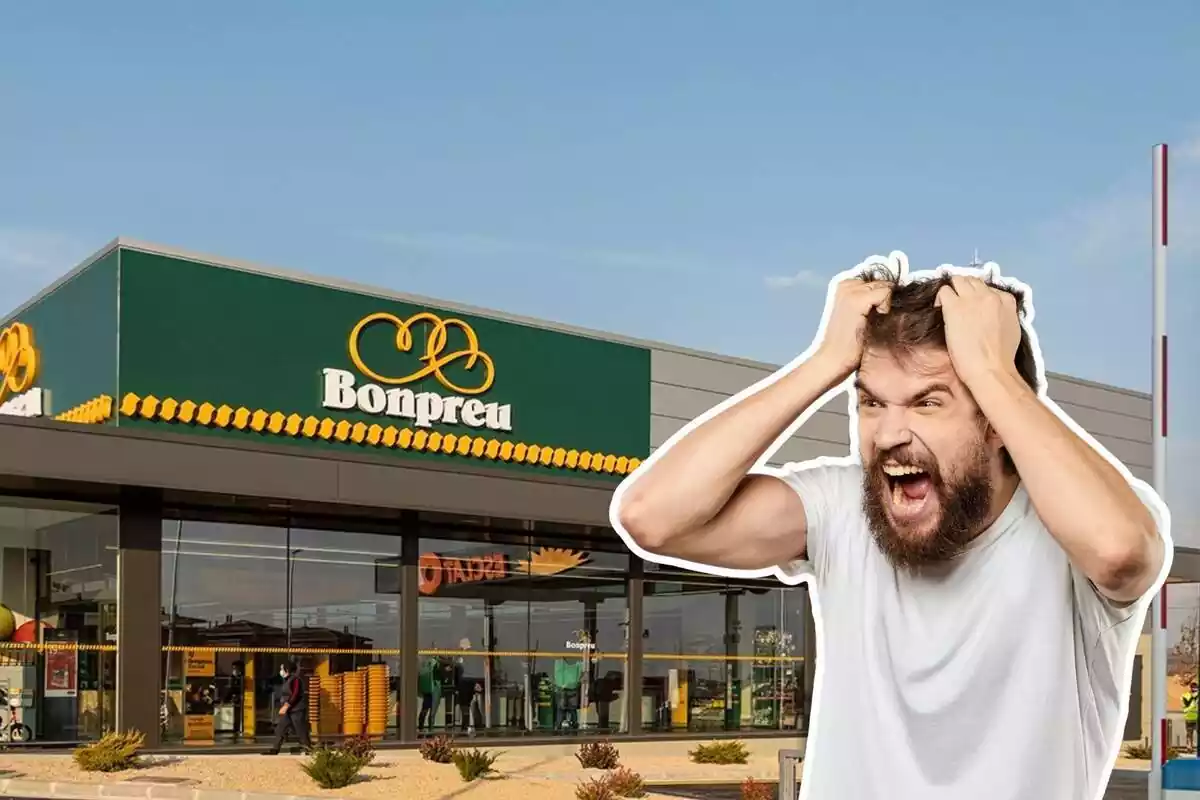 Fotomuntatge amb un fons d'un supermercat Bonpreu i un home enfadat