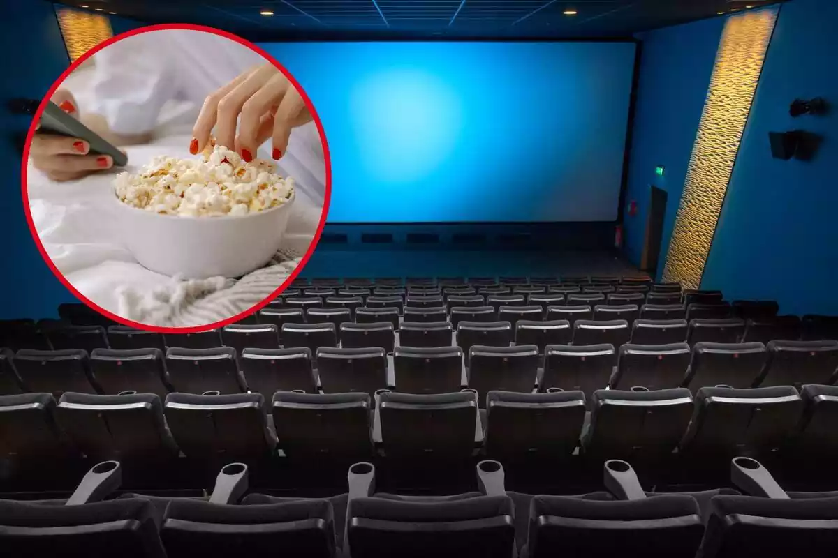 Fotomuntatge amb una imatge d'una sala de cinema de fons amb la pantalla blanca i una rodona vermella al capdavant amb una mà agafant crispetes d'un plat i mirant el telèfon mòbil